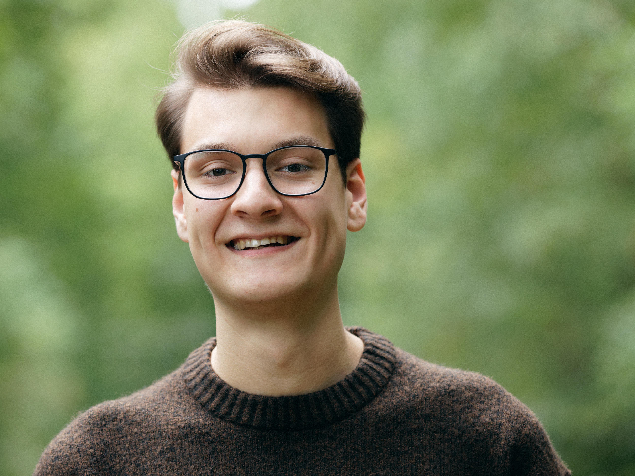 Skade Nielsen Niquet (FDP), Landtagskandidat Nordfriesland-Süd 2027, Porträt mit Brille